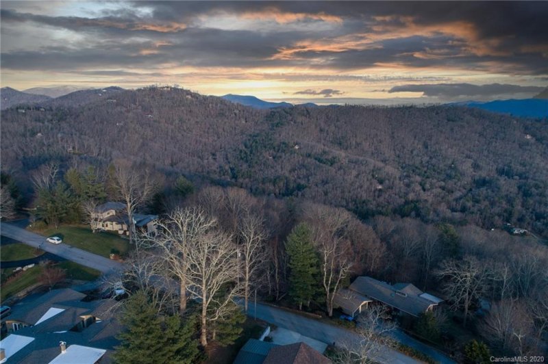 Property image 4 at 7 Crowningway Drive, Asheville, NC 28804