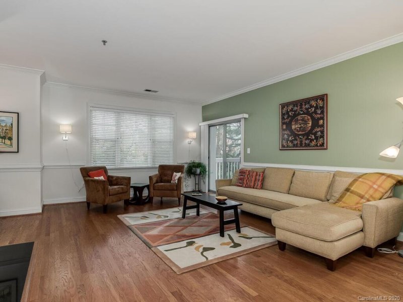 Property image 2 at 5617 Fairview Road, Charlotte, NC 28209