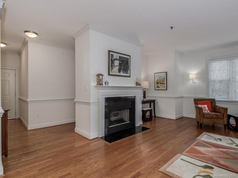 Property image 4 at 5617 Fairview Road, Charlotte, NC 28209