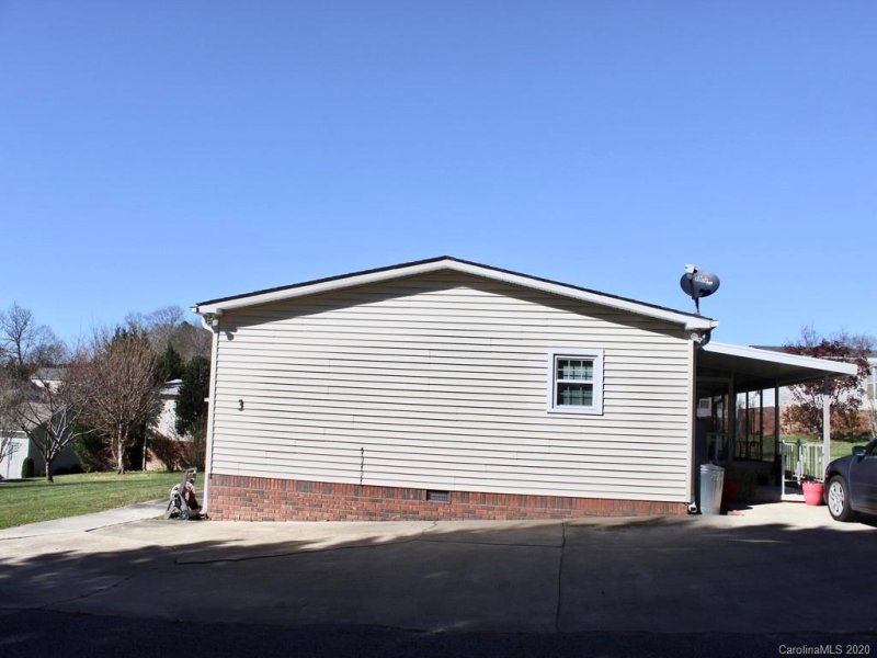 Property image 2 at 3 N Aliette Lane, Hendersonville, NC 28792