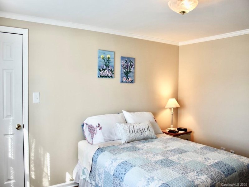 Property image 5 at 3 N Aliette Lane, Hendersonville, NC 28792