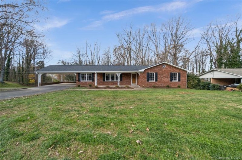 Property image 2 at 524 Berkshire Drive, Statesville, NC 28677