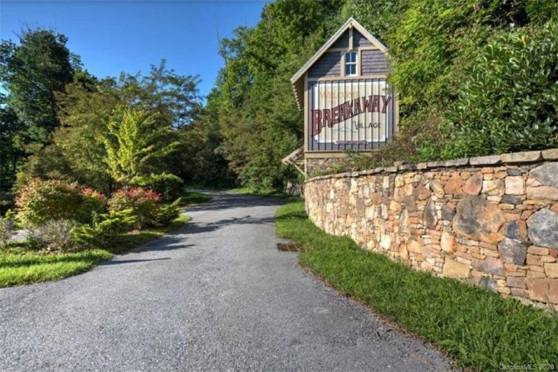 Property image 3 at 95 Breakaway Trail South, Mars Hill, NC 28754