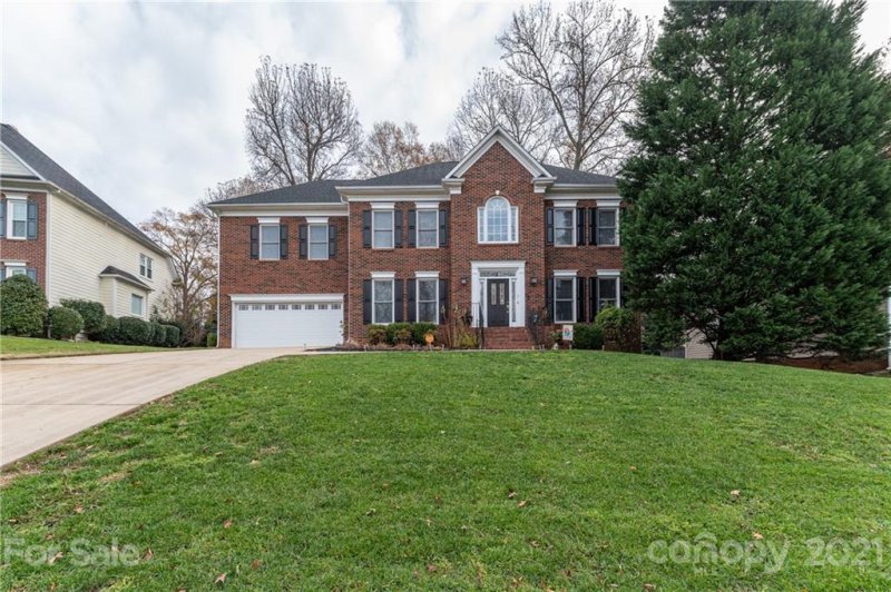 Property image 2 at 11731 Sir Francis Drake Drive, Charlotte, NC 28277