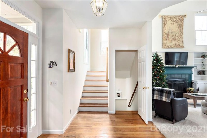 Property image 2 at 305 Wexford Way, Asheville, NC 28805