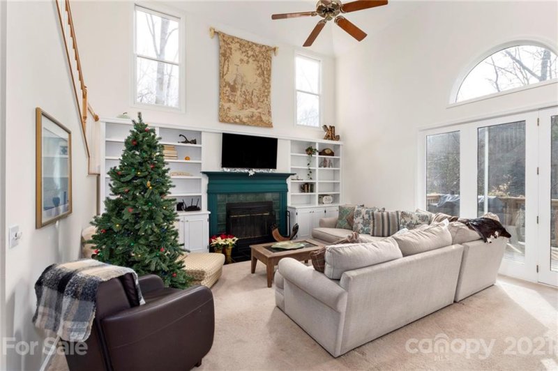 Property image 3 at 305 Wexford Way, Asheville, NC 28805