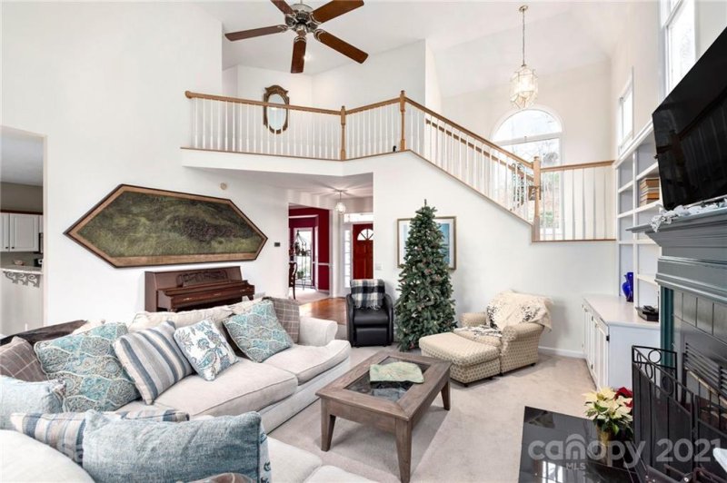 Property image 4 at 305 Wexford Way, Asheville, NC 28805