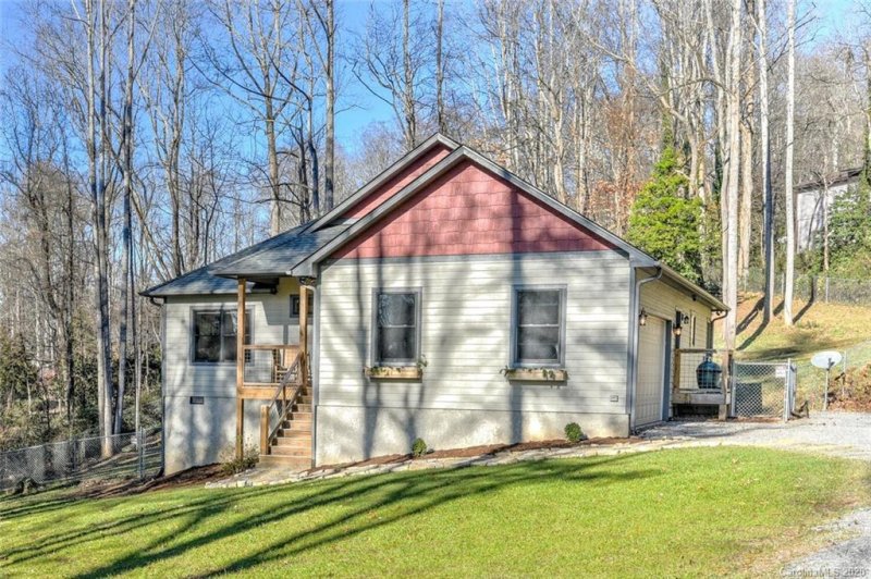 Property image 2 at 10 Pebblebrook Lane, Asheville, NC 28803