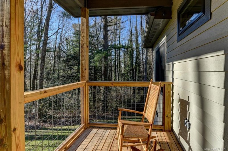 Property image 4 at 10 Pebblebrook Lane, Asheville, NC 28803