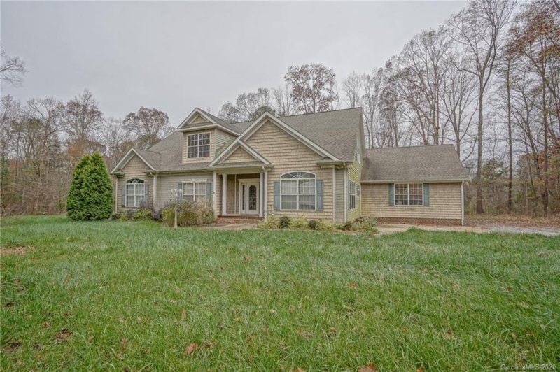 Property image 3 at 122 Glenn Oaks Lane, Mount Holly, NC 28120