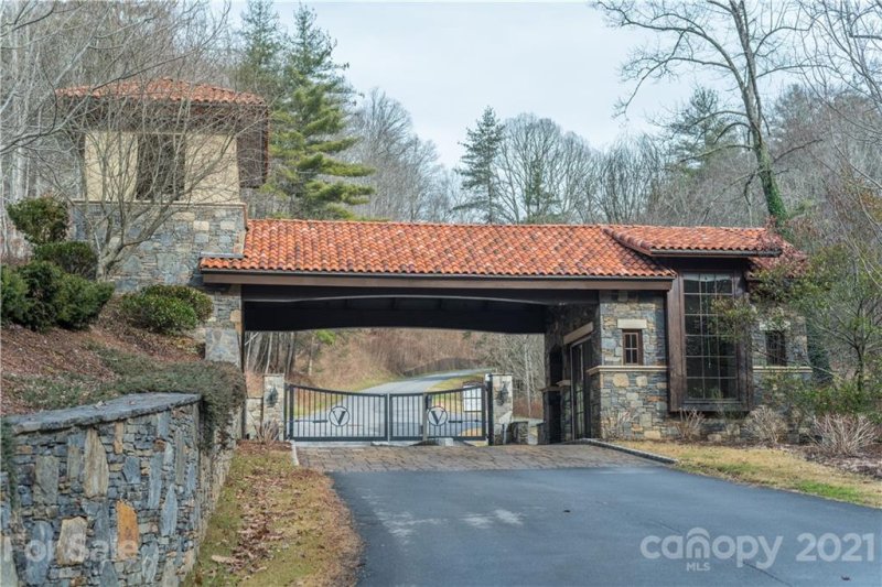 Property image 3 at 27 Villa Nova Drive, Asheville, NC 28804