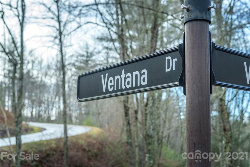 Property image 4 at 27 Villa Nova Drive, Asheville, NC 28804