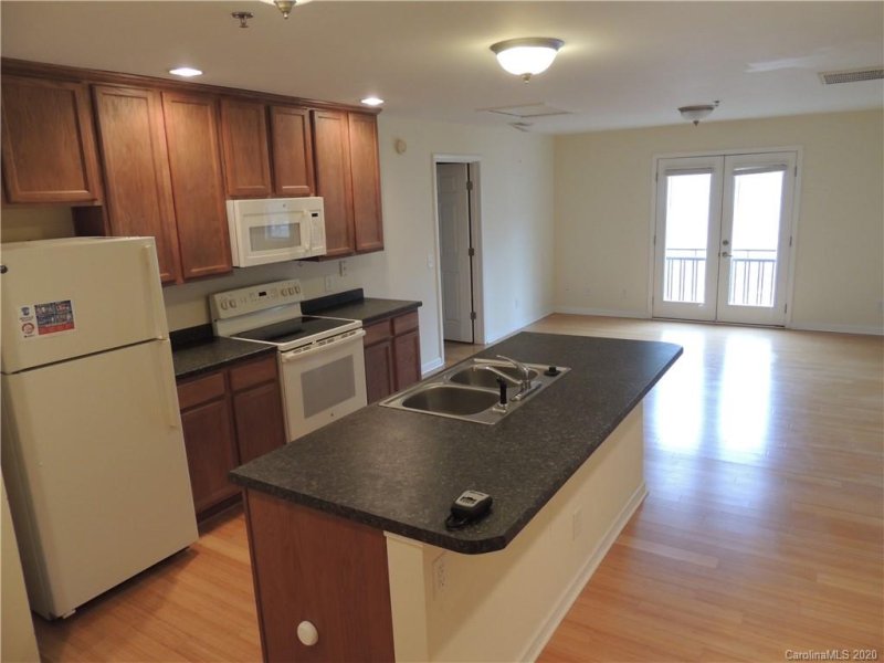 Property image 3 at 600 Skyloft Drive, Asheville, NC 28801