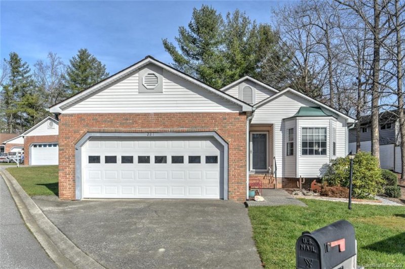 Property image 3 at 221 Hampton Court, Hendersonville, NC 28791