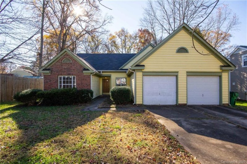 712 Oakbluff Circle