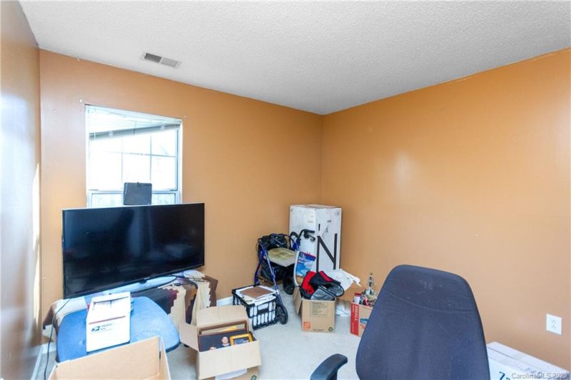 Property image 4 at 712 Oakbluff Circle, Charlotte, NC 28216