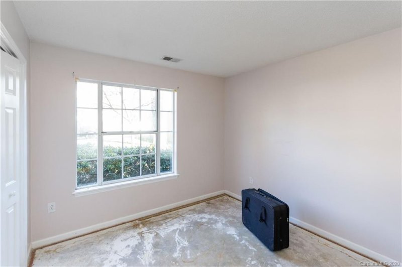 Property image 5 at 712 Oakbluff Circle, Charlotte, NC 28216
