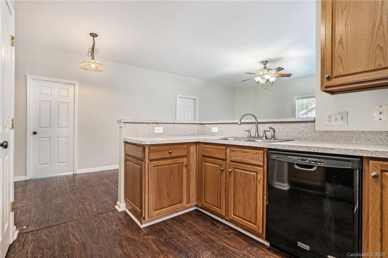 Property image 4 at 6519 Falls Lake Drive, Charlotte, NC 28270