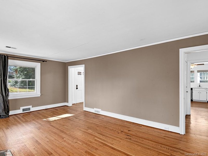 Property image 3 at 29 Lucerne Avenue, Asheville, NC 28806