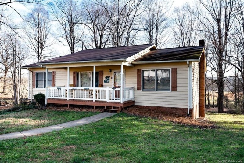 Property image 2 at 1573 Mayline Court, Hickory, NC 28601