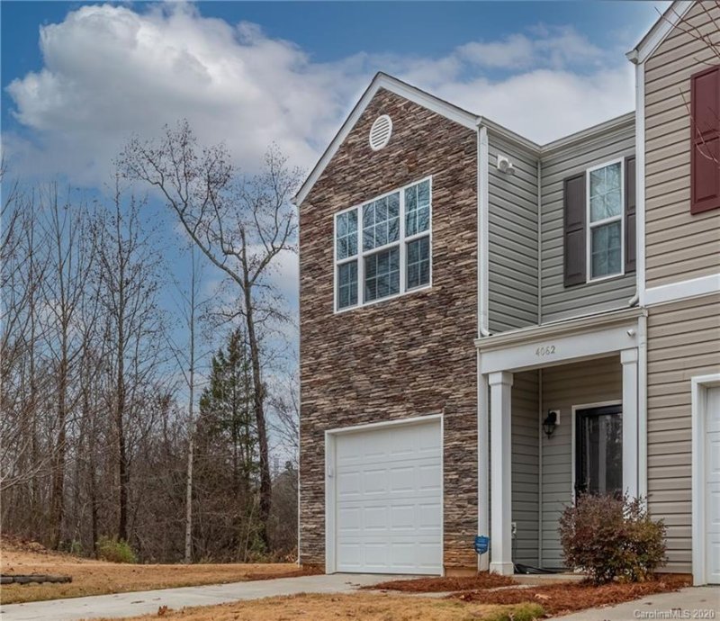 Property image 2 at 4062 Queensbridge Road, Charlotte, NC 28213