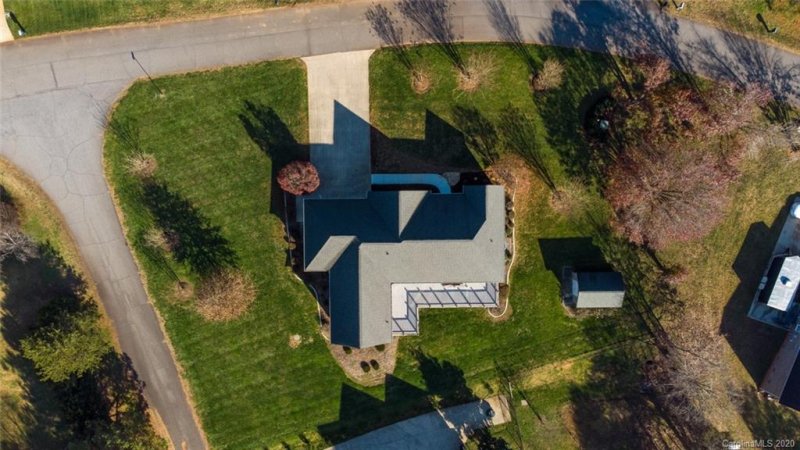 Property image 3 at 5771 Selkirk Drive, Hickory, NC 28601