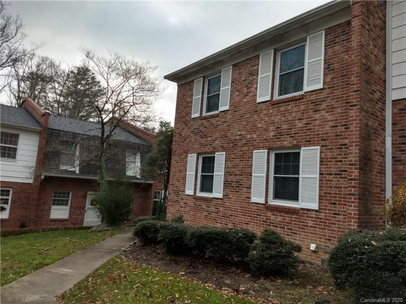 Property image 2 at 1409 Kensington Road, Hendersonville, NC 28791