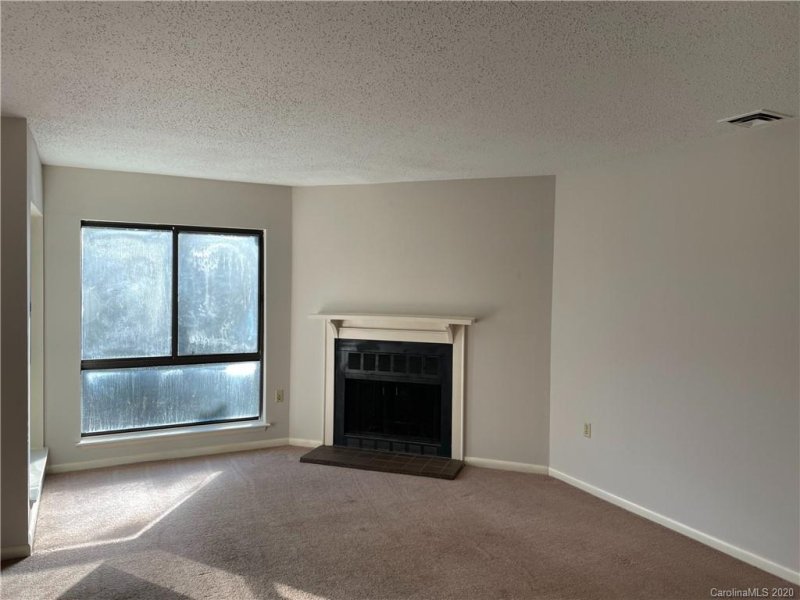 Property image 3 at 4804 Spring Lake Drive, Charlotte, NC 28212