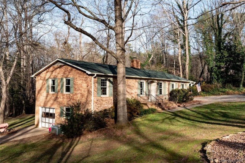 Property image 2 at 1305 36th Avenue Drive, Hickory, NC 28601