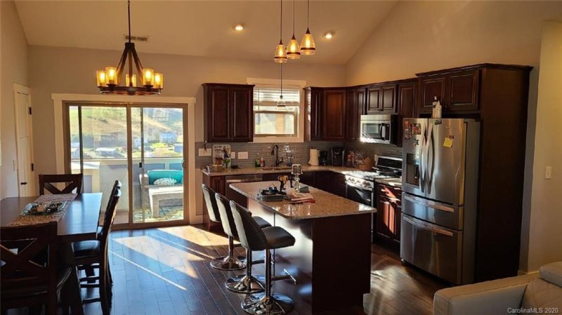 Property image 2 at 4 Oak Mountain Drive, Leicester, NC 28748