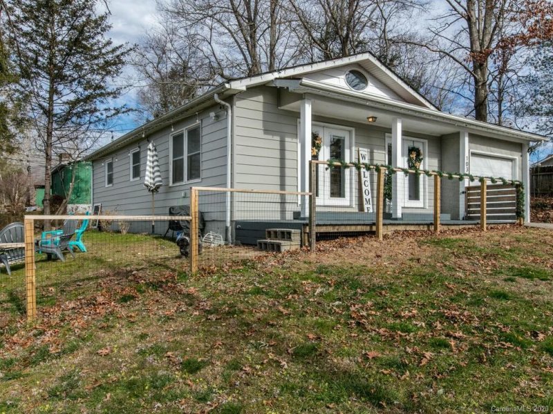 Property image 2 at 103 N Carolina Avenue, Hendersonville, NC 28739