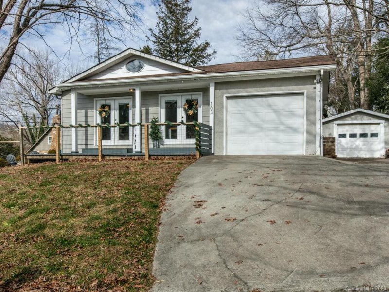 Property image 4 at 103 N Carolina Avenue, Hendersonville, NC 28739