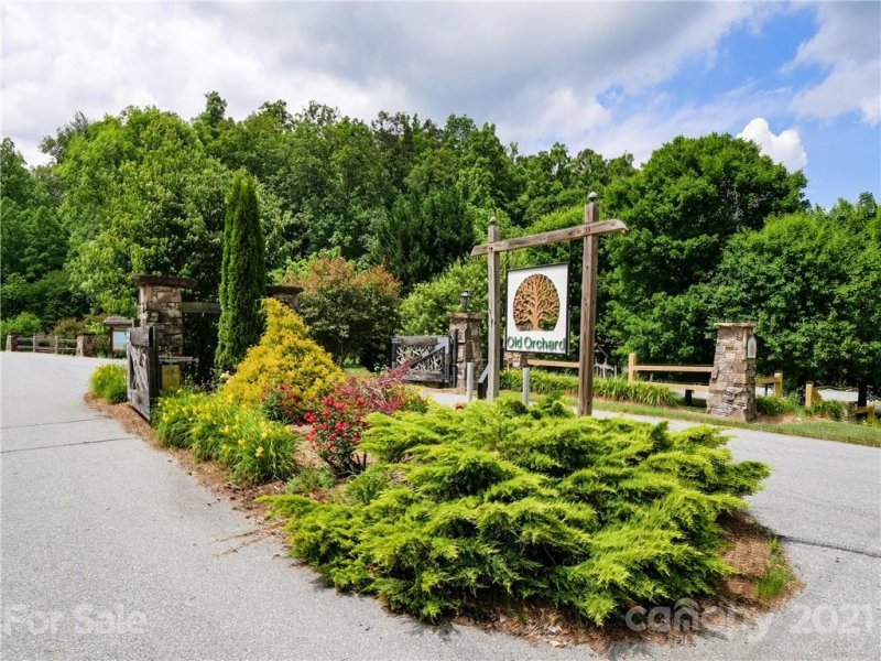 Property image 2 at 73 Summer Shade Court, Hendersonville, NC 28792