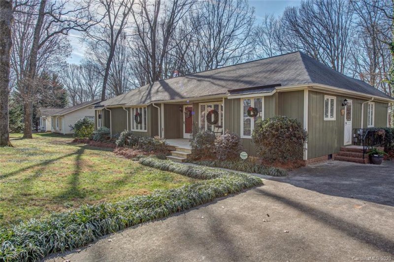 Property image 3 at 2405 Woodleigh Drive, Gastonia, NC 28056