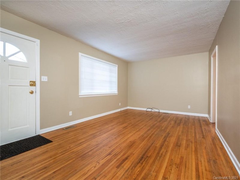 Property image 4 at 3942 Glenville Avenue, Charlotte, NC 28215