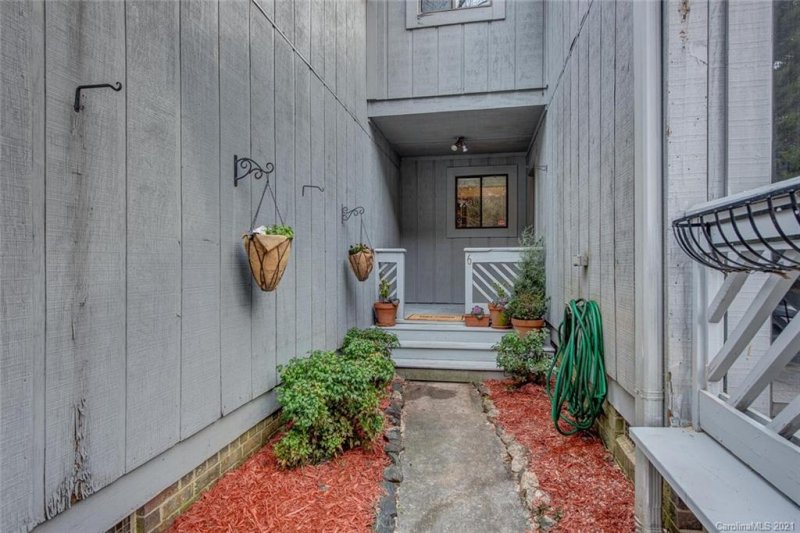 Property image 3 at 100 Willow Run Drive, Gastonia, NC 28056