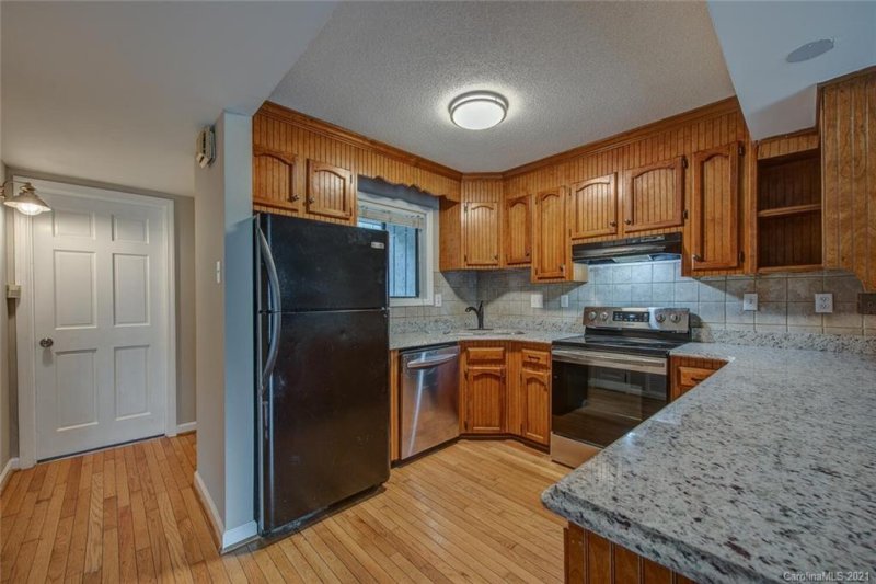 Property image 4 at 100 Willow Run Drive, Gastonia, NC 28056