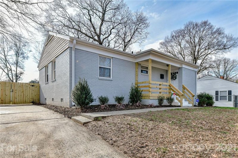 Property image 2 at 1632 Academy Street, Charlotte, NC 28205