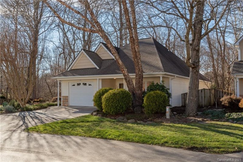 Property image 2 at 21 Honeycomb Circle, Swannanoa, NC 28778