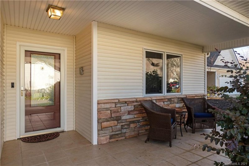 Property image 3 at 21 Honeycomb Circle, Swannanoa, NC 28778