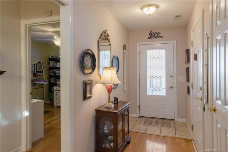 Property image 4 at 21 Honeycomb Circle, Swannanoa, NC 28778