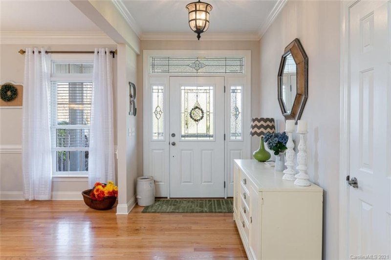 Property image 5 at 364 Classic Oaks Circle, Hendersonville, NC 28792