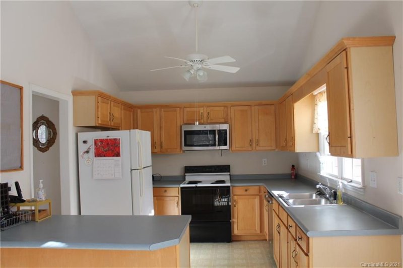 Property image 4 at 392 General Griffith Circle, Rutherfordton, NC 28139