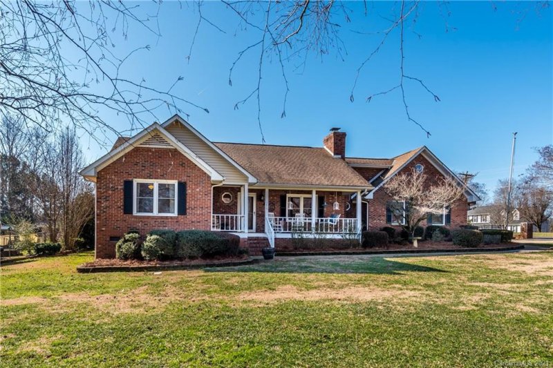 2419 Gleneagles Drive