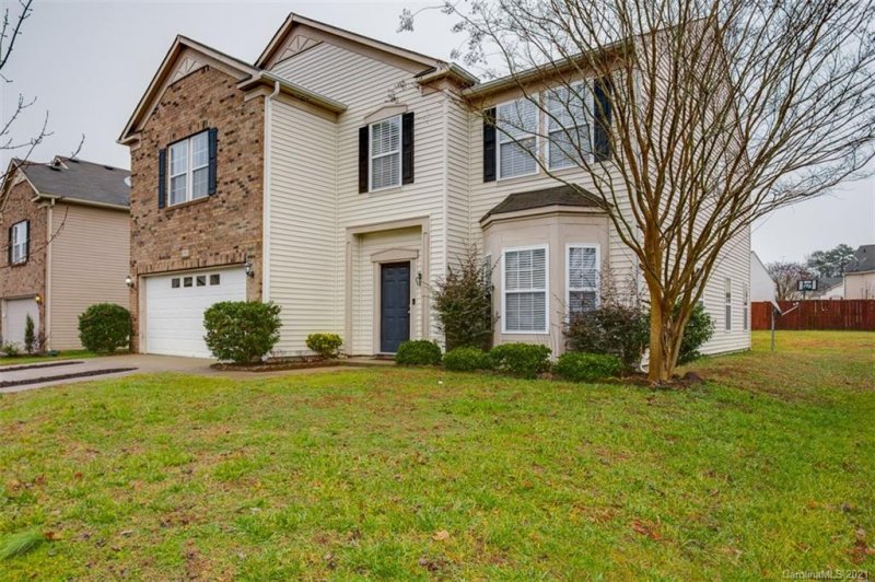 Property image 2 at 13931 Lawrence Farm Lane, Charlotte, NC 28278