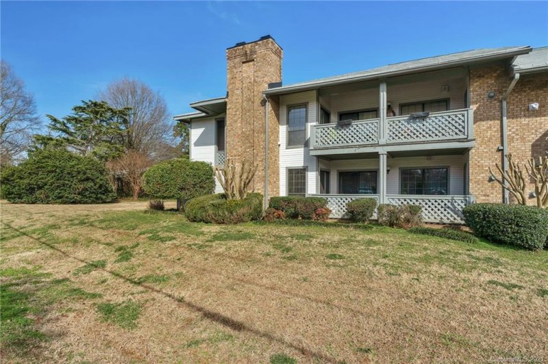 Property image 4 at 5804 Harris Grove Lane, Charlotte, NC 28212