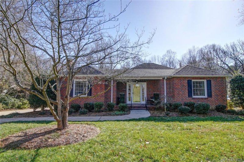 Property image 2 at 2101 Armstrong Park Drive, Gastonia, NC 28054