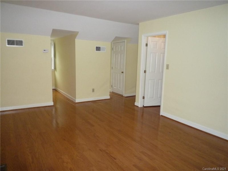 Property image 3 at 520 N Poplar Street, Charlotte, NC 28202
