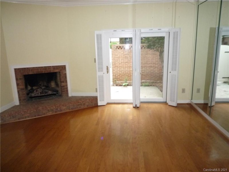 Property image 5 at 520 N Poplar Street, Charlotte, NC 28202