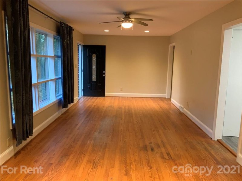 Property image 5 at 5038 Lochlain Drive, Charlotte, NC 28217